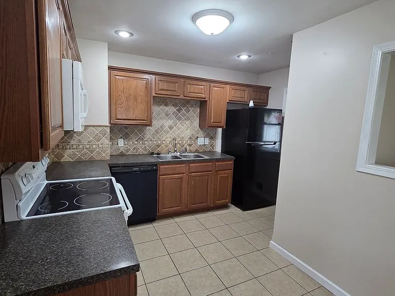 3215 S Chase Ave — Photo 2