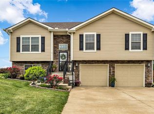 18400 Rock Ridge St N, Smithville, MO 64089