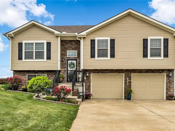 18400 Rock Ridge St N, Smithville, MO 64089