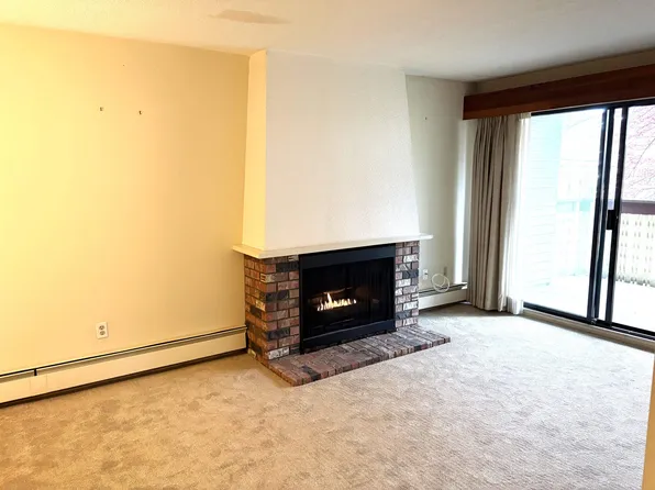3150 Prince Edward St #216, Vancouver, BC V5T 3N6