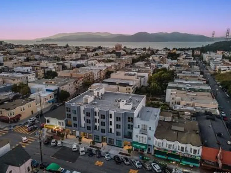 2224 Clement St — Photo 26