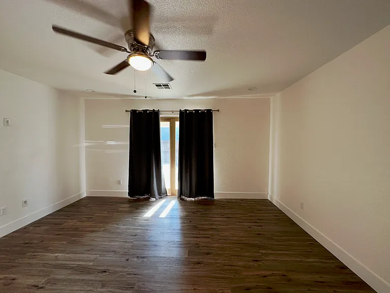 400 Silver Crest Cir — Photo 3