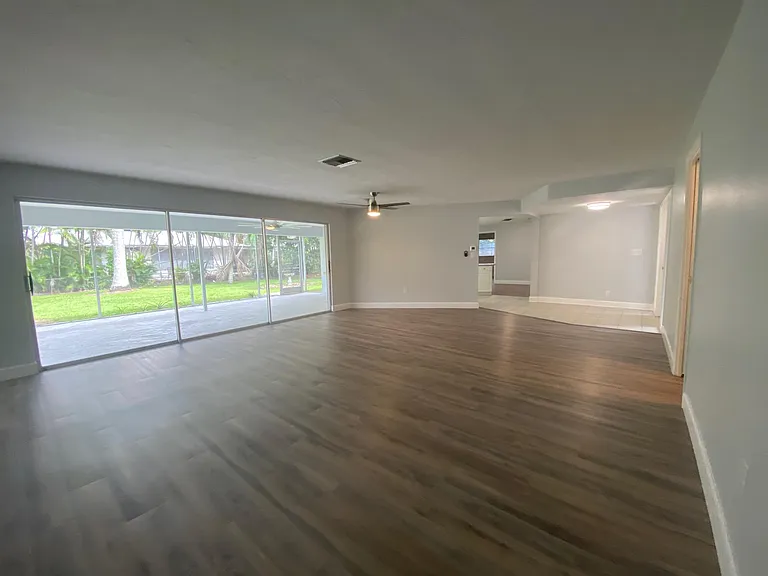 5097 Greenbriar Dr — Photo 8