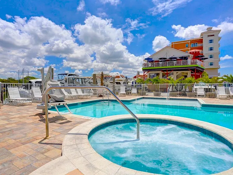 Sparkling Pool & Hot Tub right next to the Resort Building