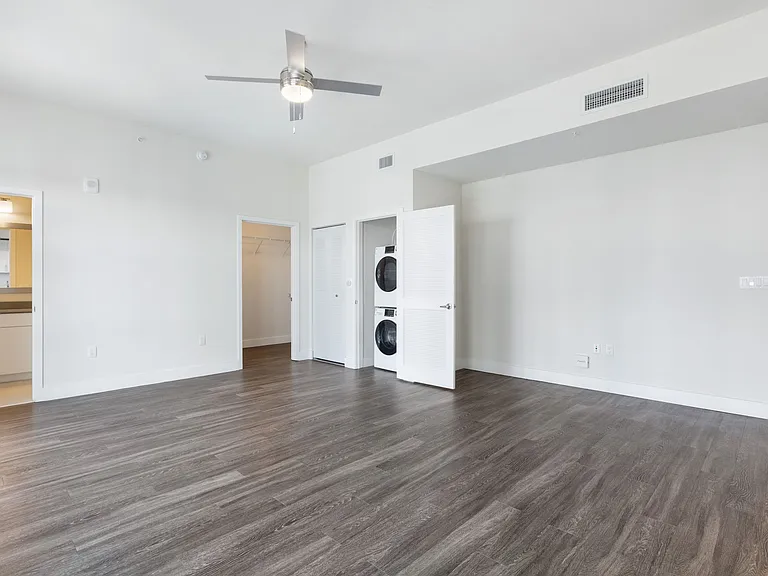 426 NE 28th St #204 — Photo 21