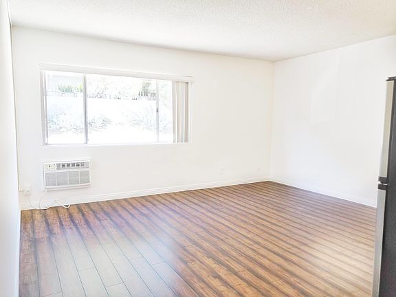 5th image of 1939 Argyle Ave APT 35