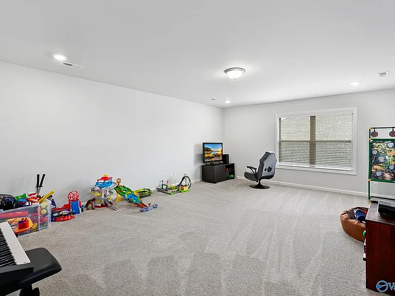 216 Portrait St — Photo 2