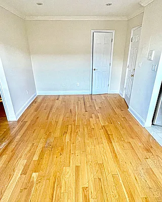 Rented by Amorelli Realty | media 5