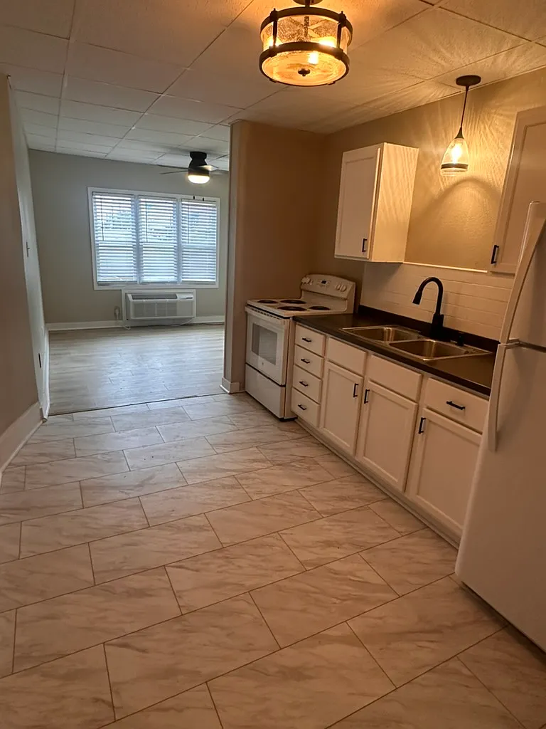 116 N 12th St - B — Photo 3