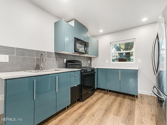 3rd image of 231 E 16TH Street