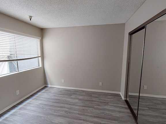 5th image of 12617 Oxnard St APT 108