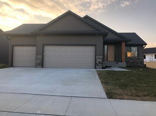 6467 Fairway Dr NW, Rochester, MN 55901