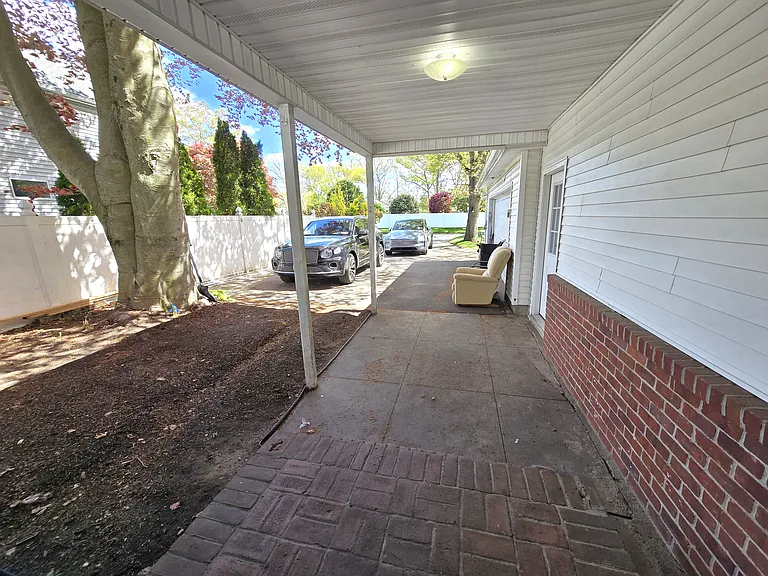 Rhoda Ave — Photo 5