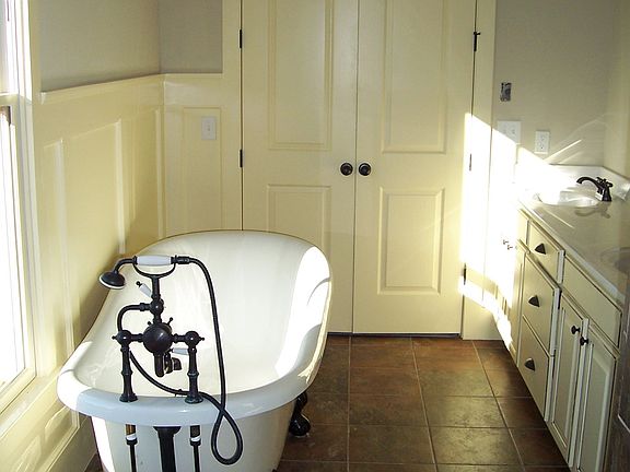 4th image of 4025 Andover Cir