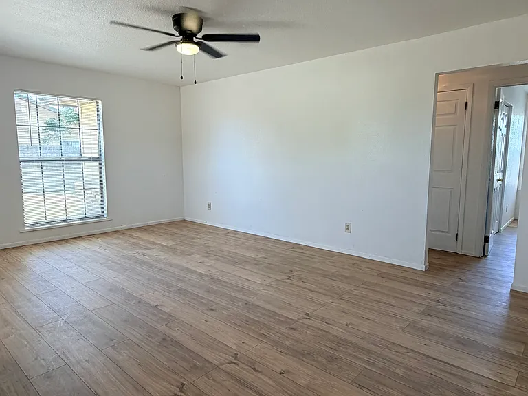2400 N Grand Ave #B — Photo 4