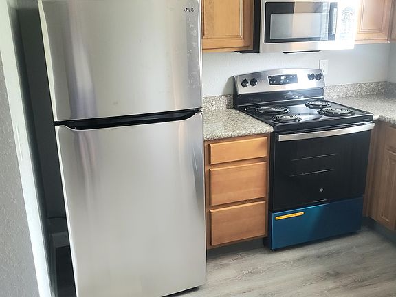4th image of 4516 Willow Ave