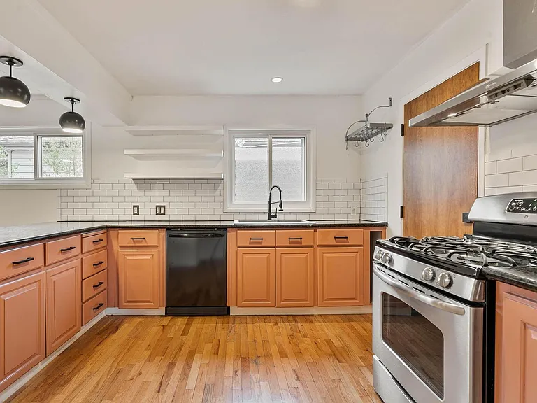 6358 NE 37th Ave — Photo 11