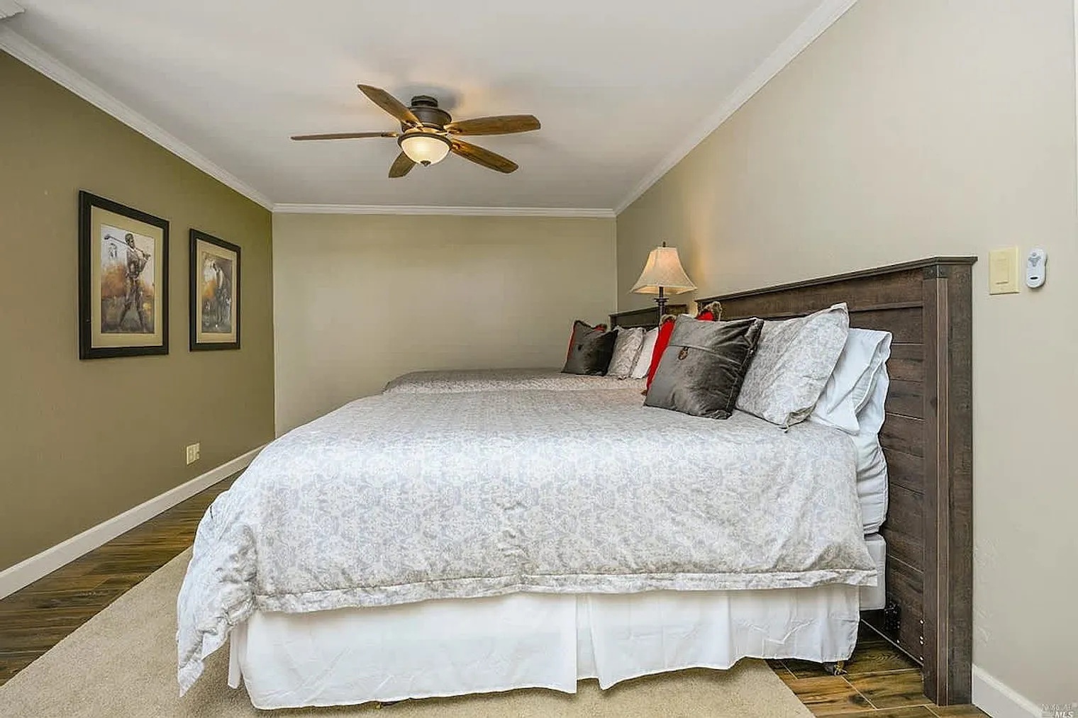 1 bed, 1.0 bath, 893 sqft, $5,911 — Photo 2