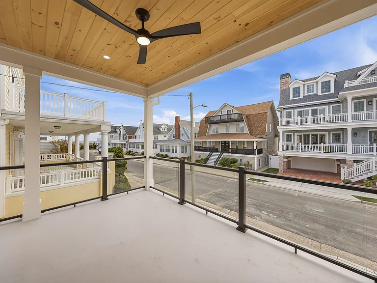 105 S Stratford Ave #BEACHBLOCK JULY AUG — Photo 32