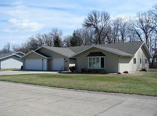 527 Bjornson Dr, Cavalier, ND 58220