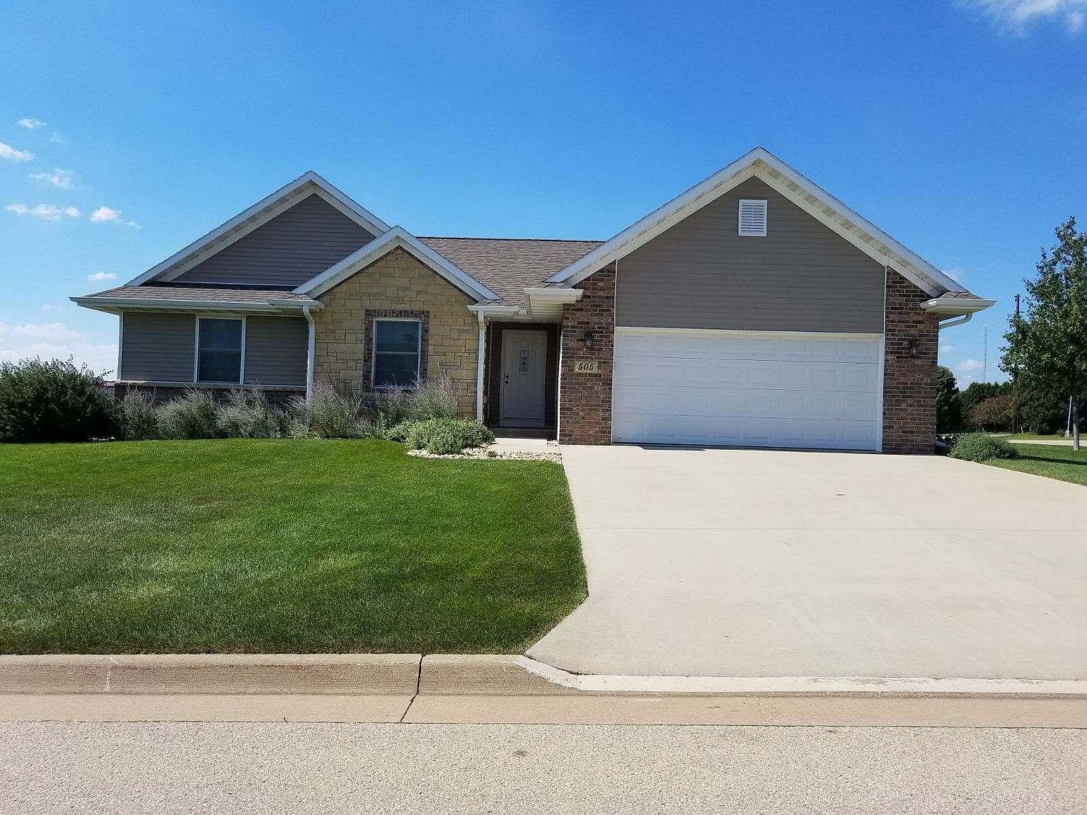 505 Bryn Dr, Peosta, IA 52068 Zillow