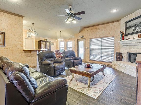 4th image of 505 Green Meadow Dr