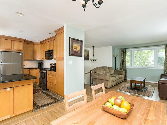 4th image of 1175 Glenwood Dl