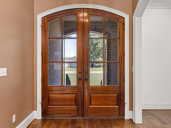 5th image of 44 Holli Ln