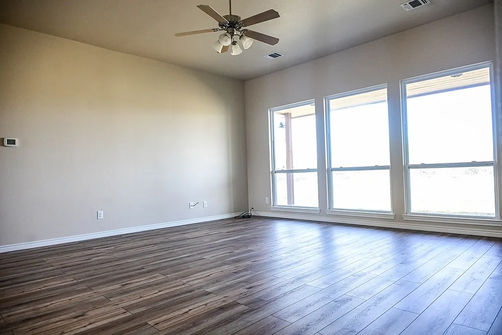 3 bed, 1776 sqft, $2,000 — Photo 4
