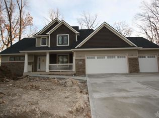 8215 Shady Lake Ct, Fort Wayne, IN