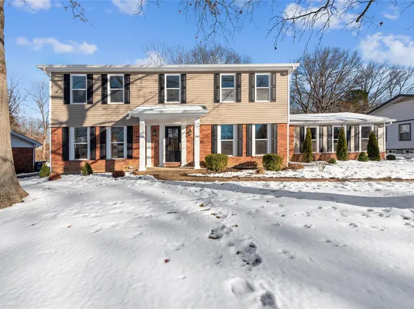 664 Golfview Dr, Ballwin, MO 63011