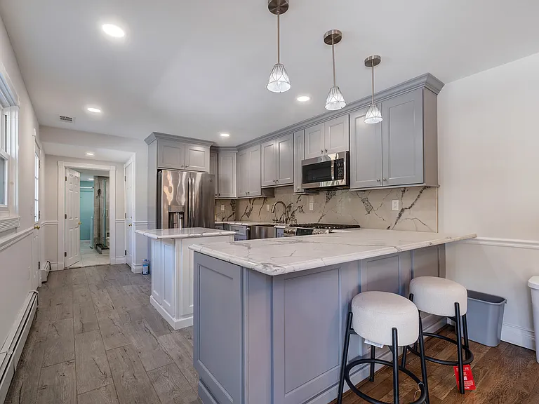 351 Hollywood Ave — Photo 6