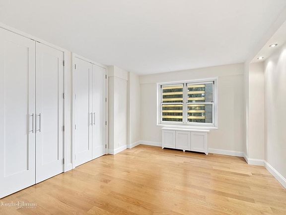 3rd image of 159 W 53rd St APT 26B