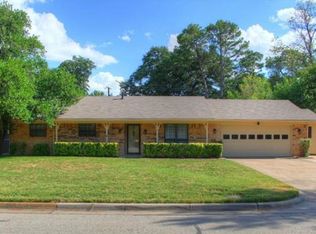 112 Campbell Dr, Lewisville, TX 75057