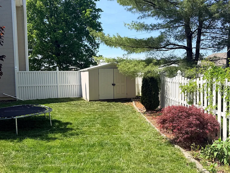 135 Marion Dr — Photo 19