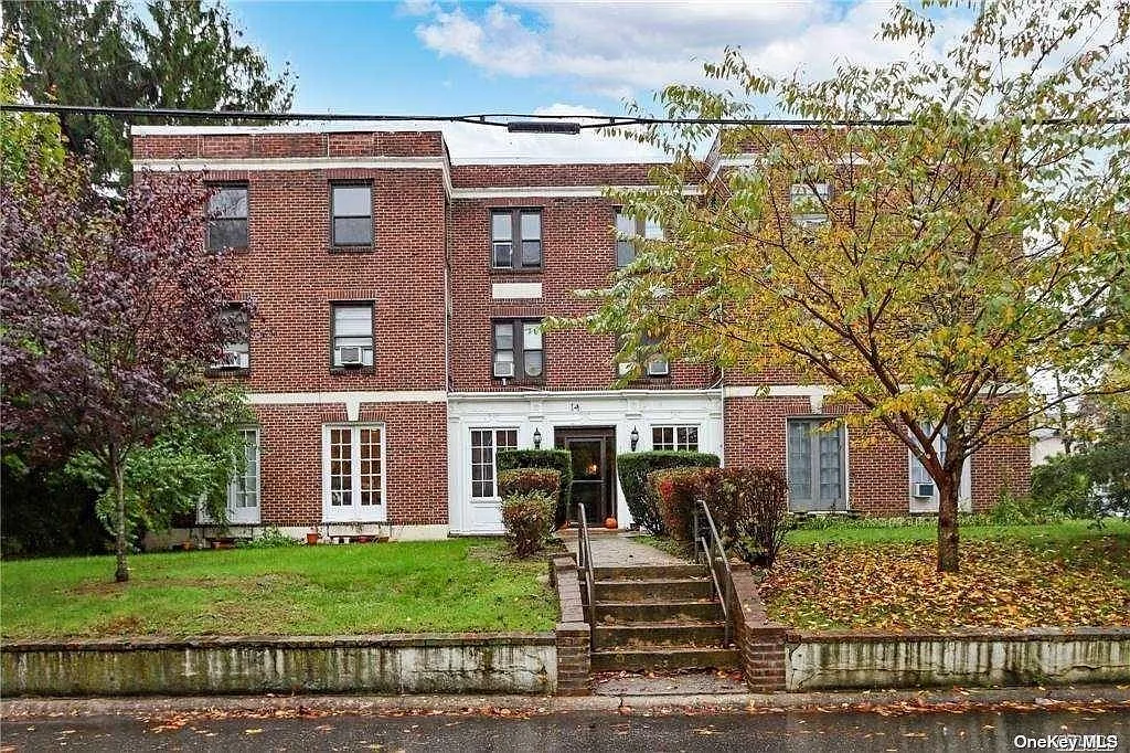 14 Beach Rd — Photo 1