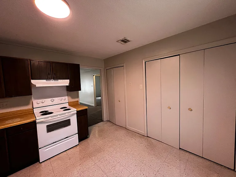 135 Georgianna St — Photo 11