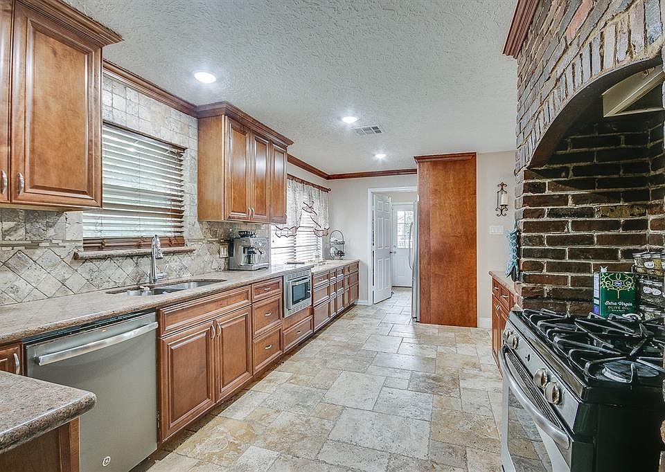 1st image of 1107 Shorewood Dr
