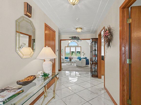3rd image of 5438 Bayshore Rd