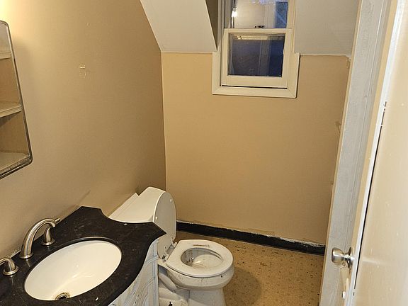 4th image of 228-230 Palmer Ave #3
