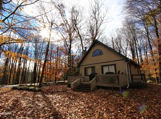 26 Fawn Rd, Hawley, PA 18428