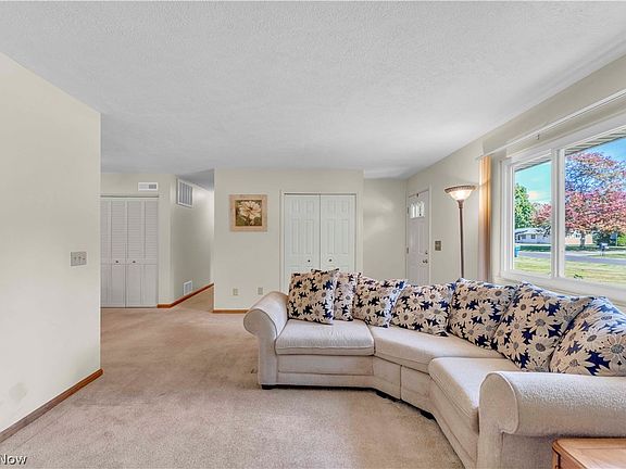 2nd image of 4450 Redwood Dr