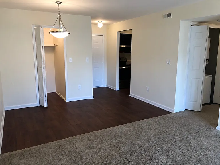 Lakeside Village Apartments — Photo 76