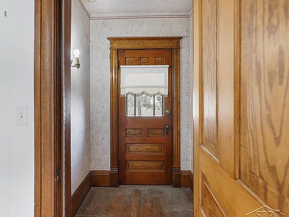 3rd image of 6811 Hess Rd