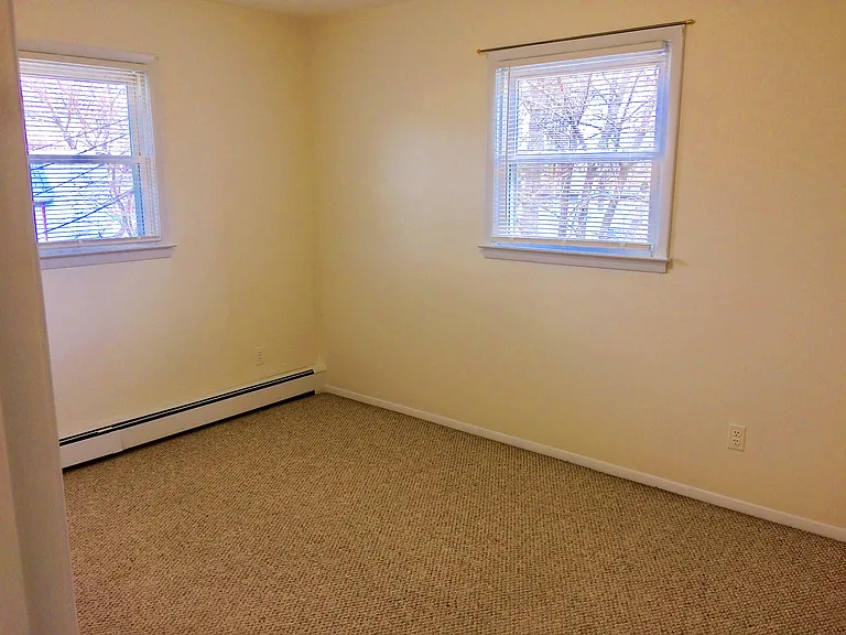 LARGE BEDROOM