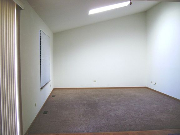 5th image of 1702 Whispering Oaks Dr