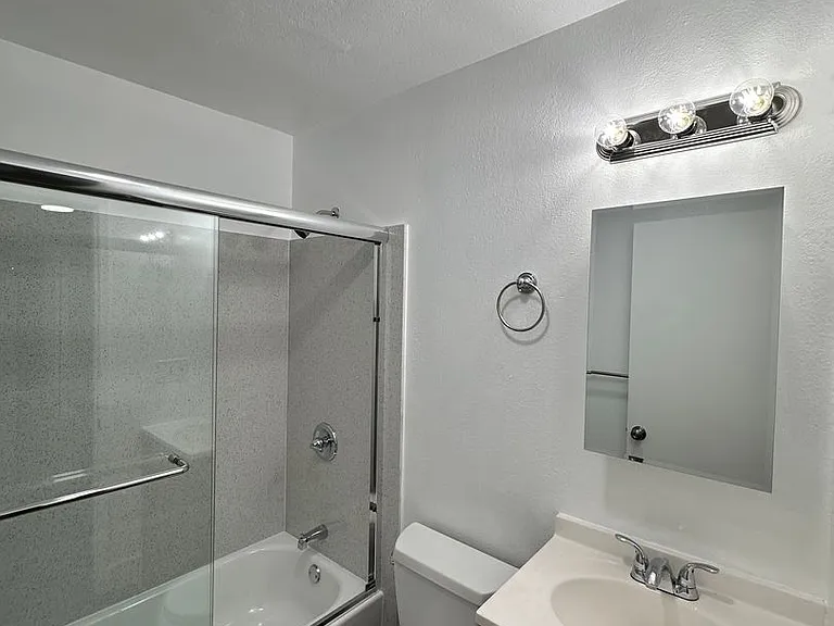 5416 Foothill Blvd — Photo 16