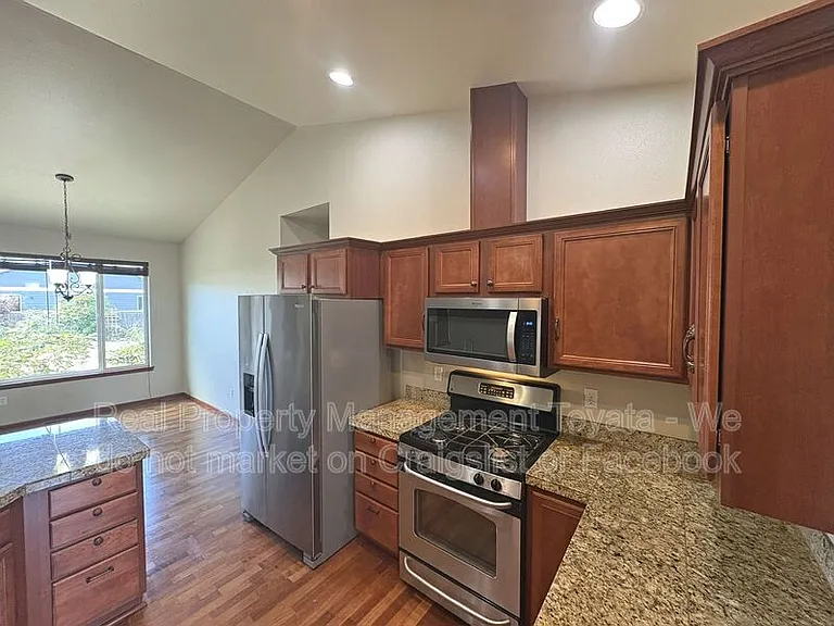 4884 Dory Ct — Photo 9