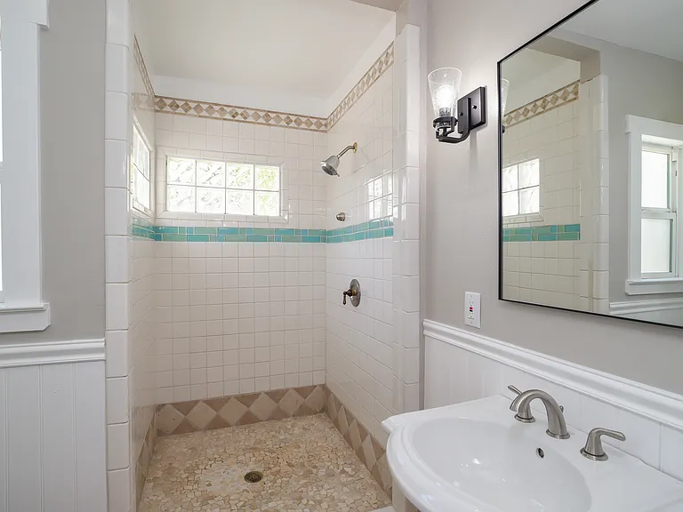 927 Taft Ave — Photo 7