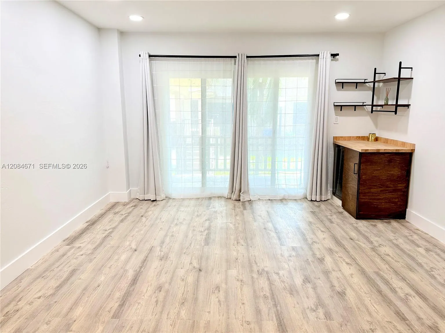 Pine Grove Condo — Photo 3